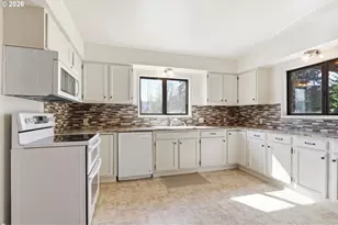 3301 Wyeast Rd, Hood River, OR 97031 - Photo 2