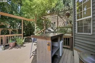 2736 SW 28th Dr, Portland, OR 97219 - Photo 42
