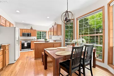 2736 SW 28th Dr, Portland, OR 97219 - Photo 10