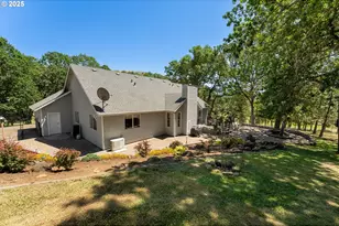 7654 N Bank Rd, Roseburg, OR 97470 - Photo 28