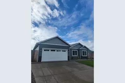 912 Medina Ave, Sutherlin, OR 97479 - Photo 2