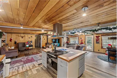 93496 Easy Ln, Coos Bay, OR 97420 - Photo 12