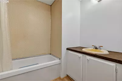 1400 Candlelight Dr #104, Eugene, OR 97402 - Photo 24