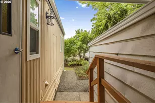 1400 Candlelight Dr, Eugene, OR 97402 - Photo 26