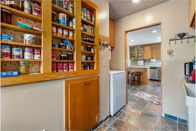2401 Loop Rd, Stevenson, WA 98648 - Photo 16