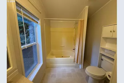 665 Village Pines Dr, Coos Bay, OR 97420 - Photo 10