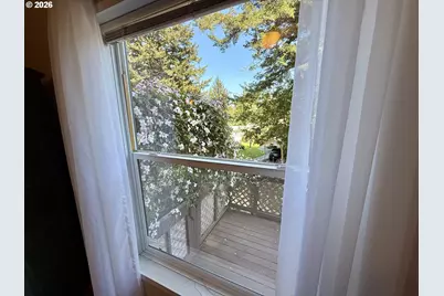 665 Village Pines Dr, Coos Bay, OR 97420 - Photo 8