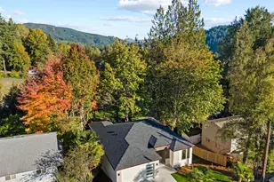 310 Barr Dr, Kelso, WA 98626 - Photo 2