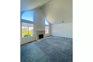 325 N Peacock Ct, Newberg, OR 97132 - Photo 2