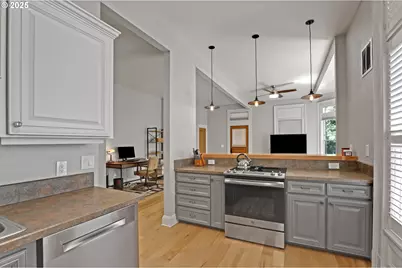 2176 NW Everett St #1, Portland, OR 97210 - Photo 8