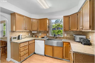 772 Division St, Oregon City, OR 97045 - Photo 8