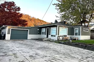 1521 NE Morris St, Roseburg, OR 97470 - Photo 2