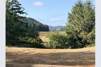 806 Goldenrod Ct, Reedsport, OR 97467 - Photo 6