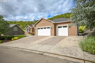 411 Oak Valley Loop, Winchester, OR 97495 - Photo 2