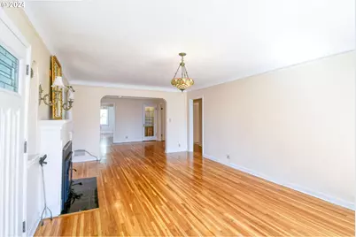 215 NW Despain Ave, Pendleton, OR 97801 - Photo 6