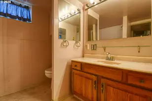 215 NW Despain Ave, Pendleton, OR 97801 - Photo 32