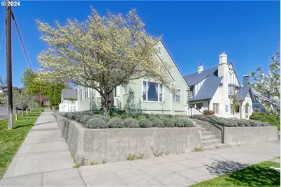 215 NW Despain Ave, Pendleton, OR 97801 - Photo 2