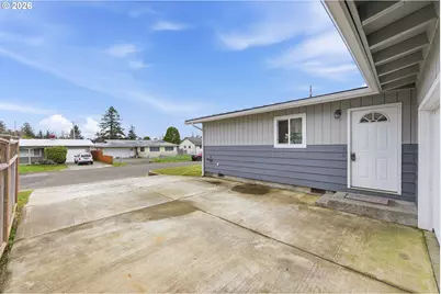 2175 State St, North Bend, OR 97459 - Photo 4