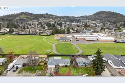 1766 NW Beaumont Ave, Roseburg, OR 97471 - Photo 24