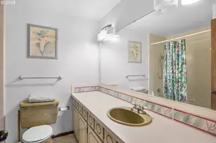 1766 NW Beaumont Ave, Roseburg, OR 97471 - Photo 16