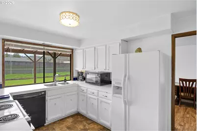 1766 NW Beaumont Ave, Roseburg, OR 97471 - Photo 8