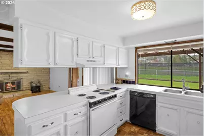 1766 NW Beaumont Ave, Roseburg, OR 97471 - Photo 10