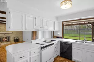 1766 NW Beaumont Ave, Roseburg, OR 97471 - Photo 10