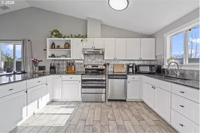 1054 Pana St, Woodburn, OR 97071 - Photo 10