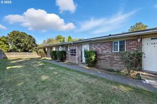 54 NW 13th St, Gresham, OR 97030 - Photo 4