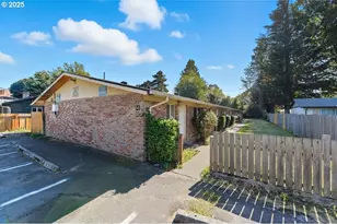 54 NW 13th St, Gresham, OR 97030 - Photo 2