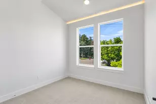 6126 NE Stanton St, Portland, OR 97213 - Photo 8