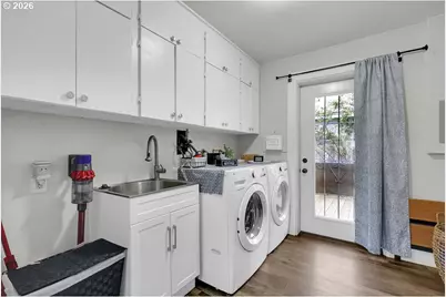 1215 Irving Rd, Eugene, OR 97404 - Photo 16