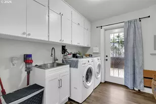 1215 Irving Rd, Eugene, OR 97404 - Photo 16