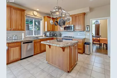 7913 SW Leiser Ln, Portland, OR 97224 - Photo 8