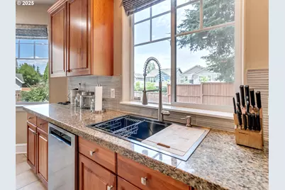 7913 SW Leiser Ln, Portland, OR 97224 - Photo 10
