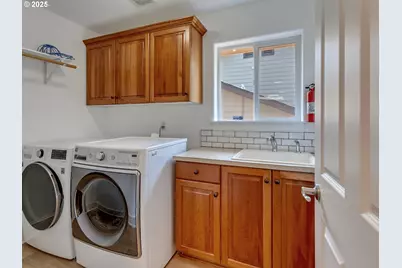 7913 SW Leiser Ln, Portland, OR 97224 - Photo 24