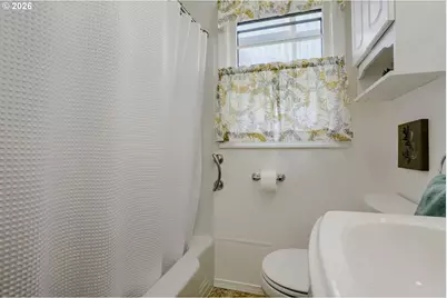 2226 N Sumner St, Portland, OR 97217 - Photo 24