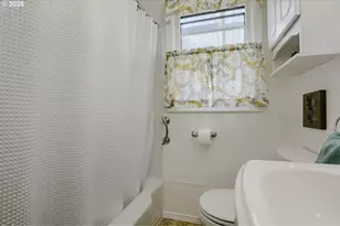 2226 N Sumner St, Portland, OR 97217 - Photo 24