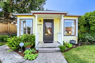 2226 N Sumner St, Portland, OR 97217 - Photo 2