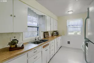 2226 N Sumner St, Portland, OR 97217 - Photo 12