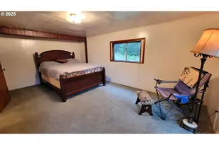 25346 Wheaton Ln, Veneta, OR 97487 - Photo 12