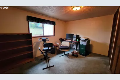 25346 Wheaton Ln, Veneta, OR 97487 - Photo 14