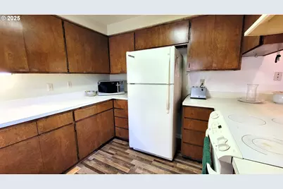 25346 Wheaton Ln, Veneta, OR 97487 - Photo 10