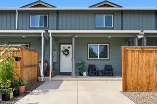 790 St Charles St, Eugene, OR 97402 - Photo 2