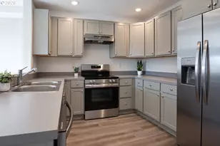 790 St Charles St, Eugene, OR 97402 - Photo 10
