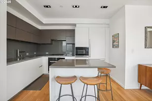 1075 NW Northrup St, Portland, OR 97209 - Photo 12