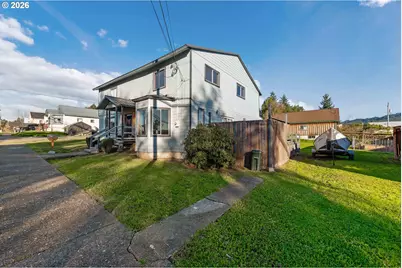 703 C St, Myrtle Point, OR 97458 - Photo 12
