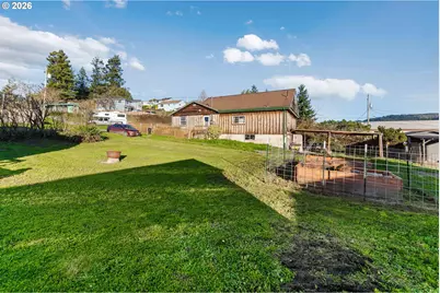 703 C St, Myrtle Point, OR 97458 - Photo 14