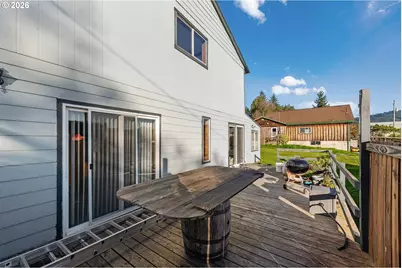 703 C St, Myrtle Point, OR 97458 - Photo 10