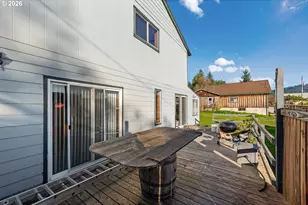 703 C St, Myrtle Point, OR 97458 - Photo 10